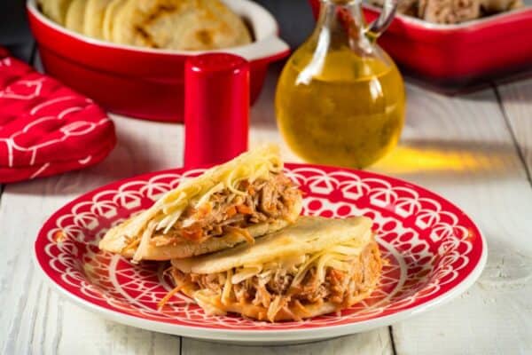 Arepa con carne de cerdo
